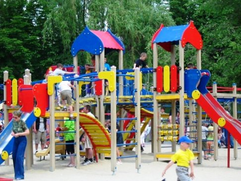 В Татарстане собираются ужесточить контроль за состоянием детских площадок