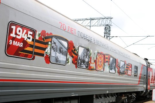 Поезд-музей показывает свою экспозицию на вокзале в Казани