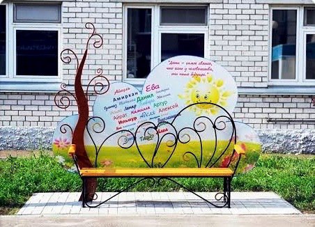 На улицах Нижнекамска появилось 30 креативных скамеек