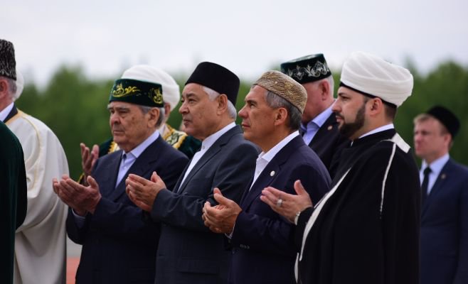 Президент РТ поучаствовал в церемонии закладки капсулы в основание строящейся Болгарской исламской академии