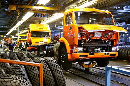 «КамАЗ» продолжает удерживать лидерств на грузовом рынке по объему продаж