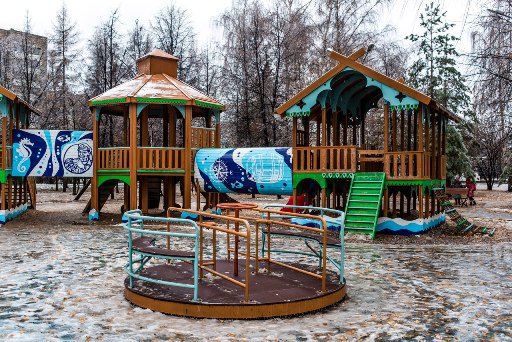 В Адмиралтейском саду собираются разобрать новый детский парк
