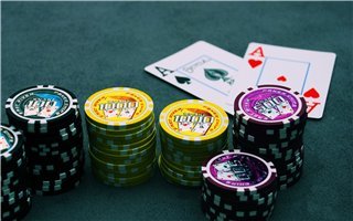 Как правильно играть в покер?