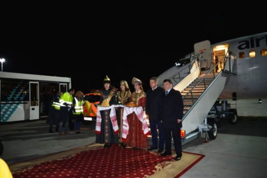 На первом рейсе из Риги в Казань прилетел мэр столицы Латвии