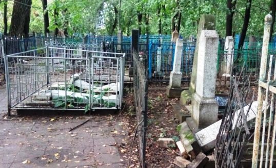 Зеленодольские мусульманские кладбища второй раз подвергаются погрому