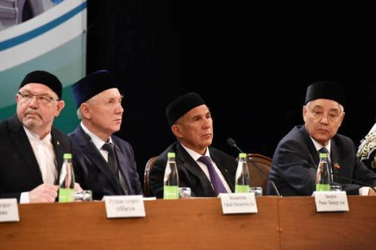 Президент Татарстана принял участие в работе заседания VIII Всероссийского форума татарских религиозных деятелей