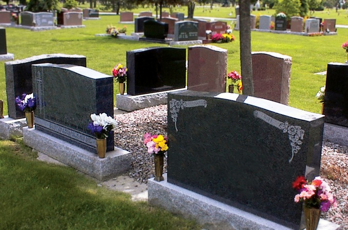 Правильный подход при заказе памятника на могилу