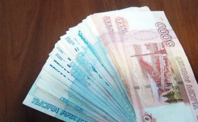 Незаконный трафик валюты устроила жительница Казани