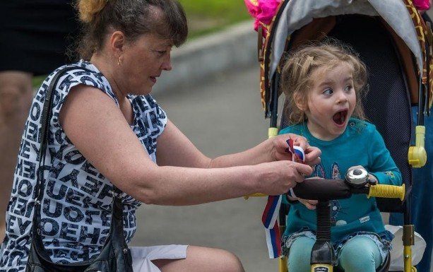 В Челнах парковка детских колясок в поликлиниках стала платной