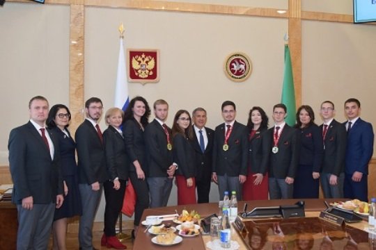 Президент Татарстан встретился с победителями и призерами EuroSkills-2018