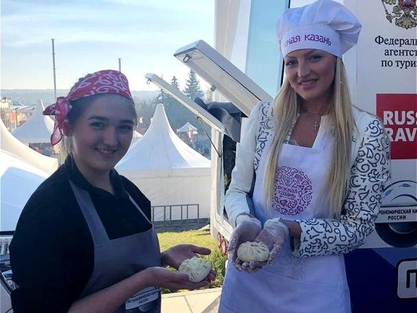 В Пятигорске съели 30 кг национальной татарской выпечки
