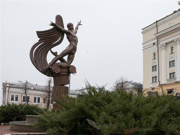 Памятник балетмейстеру Рудольфу Нуриеву открыли в Казани