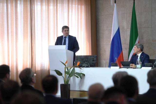 Р. Минниханов призвал активней внедрять цифровые технологии на предприятиях РТ