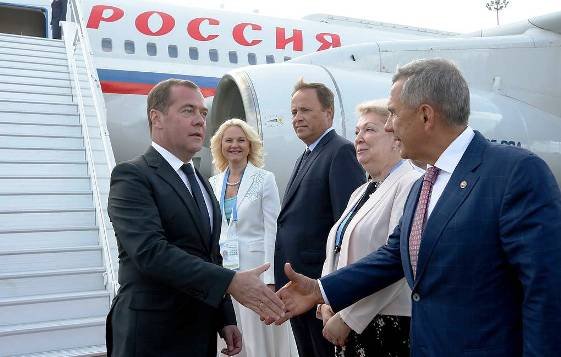 Д. Медведев прибыл в Казань
