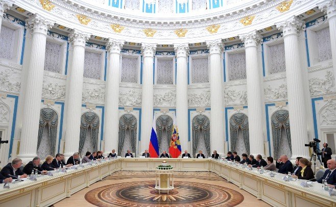 Предложение провести в Казани выездное заседание совета при президенте России по русскому языку поддержал В. Путин