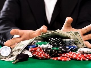 Узнайте больше о простых методах игры в карты в академии покера