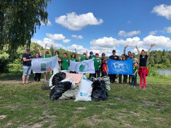 3 кубометра мусора собрали аквалангисты на озере Лесном в ходе экоакции