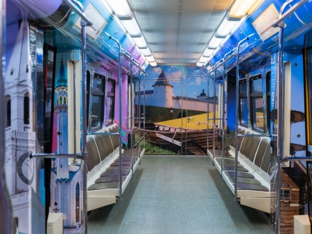 В Москве запустили поезд метро с фотографиями и информацией о Казани