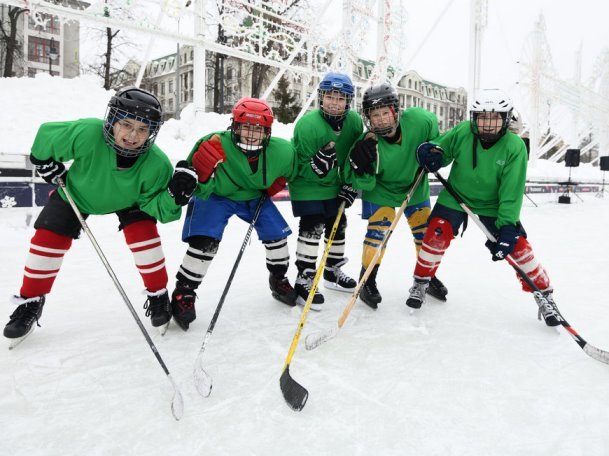 Сегодня в казанском парке «Черное озеро» открылись соревнования городского этапа «Золотая шайба».