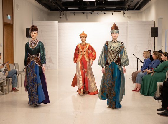 В Казанском Кремле стартовали премьерные показы Театра национальных костюмов