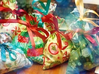 Почему сладкие новогодние подарки – это полезно?