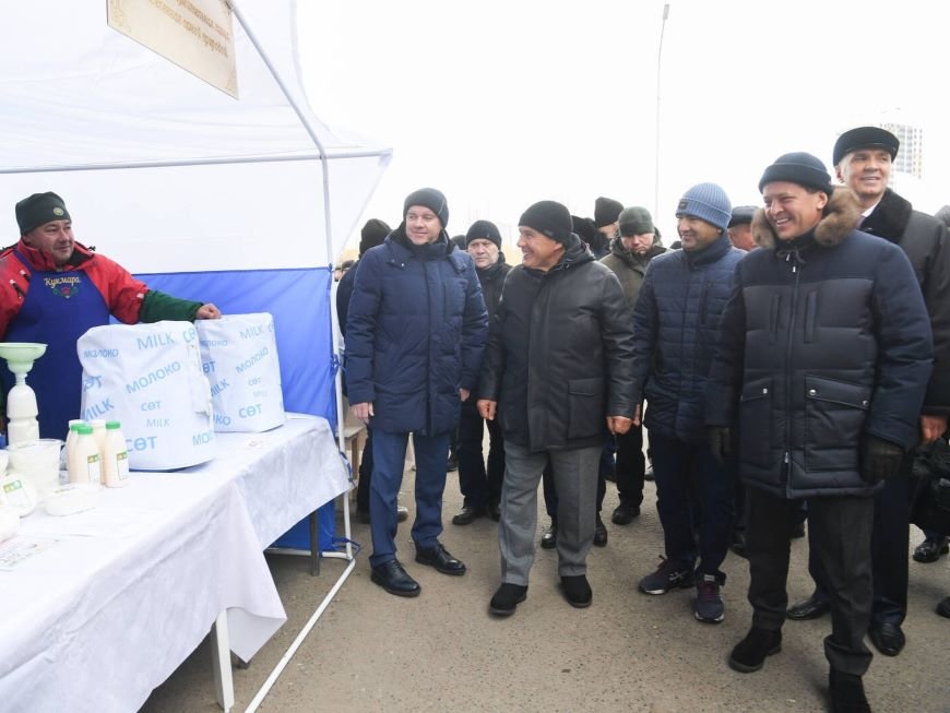 Р. Минниханов и И. Метшин посетили сельхозярмарку в АПП «Казань»